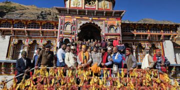 मुख्यमंत्री पुष्कर सिंह धामी ने किए बद्री विशाल के दर्शन , प्रदेश में सुख समृद्धि एवं शांति की करी कामना….